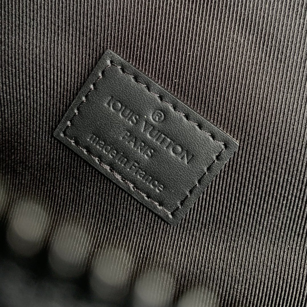 l**is V*t*n pilot bag-m83563-20 x 12 x 5.5cm