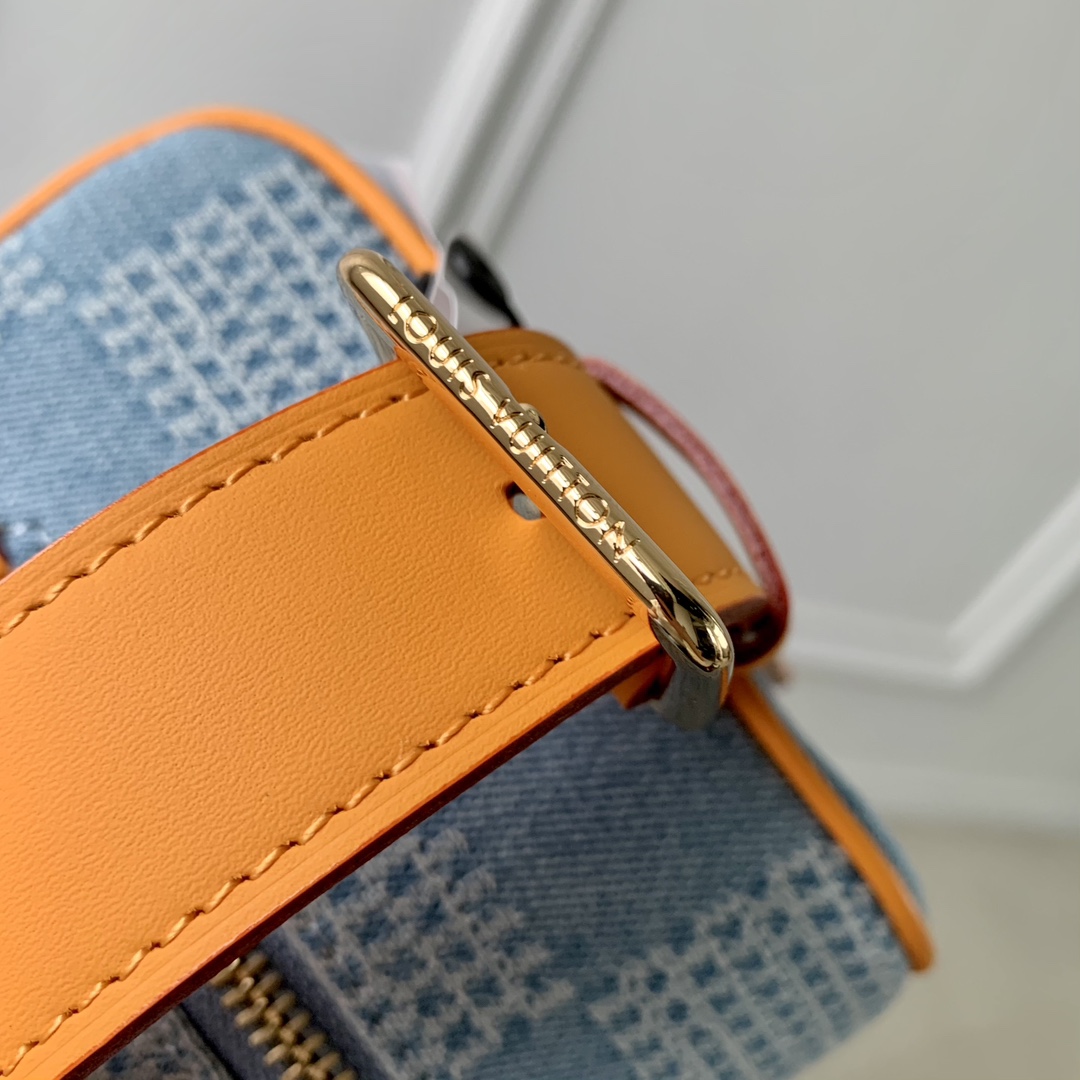 l**is V*t*n locker dopp kit pouch -23 x 13 x 12cm