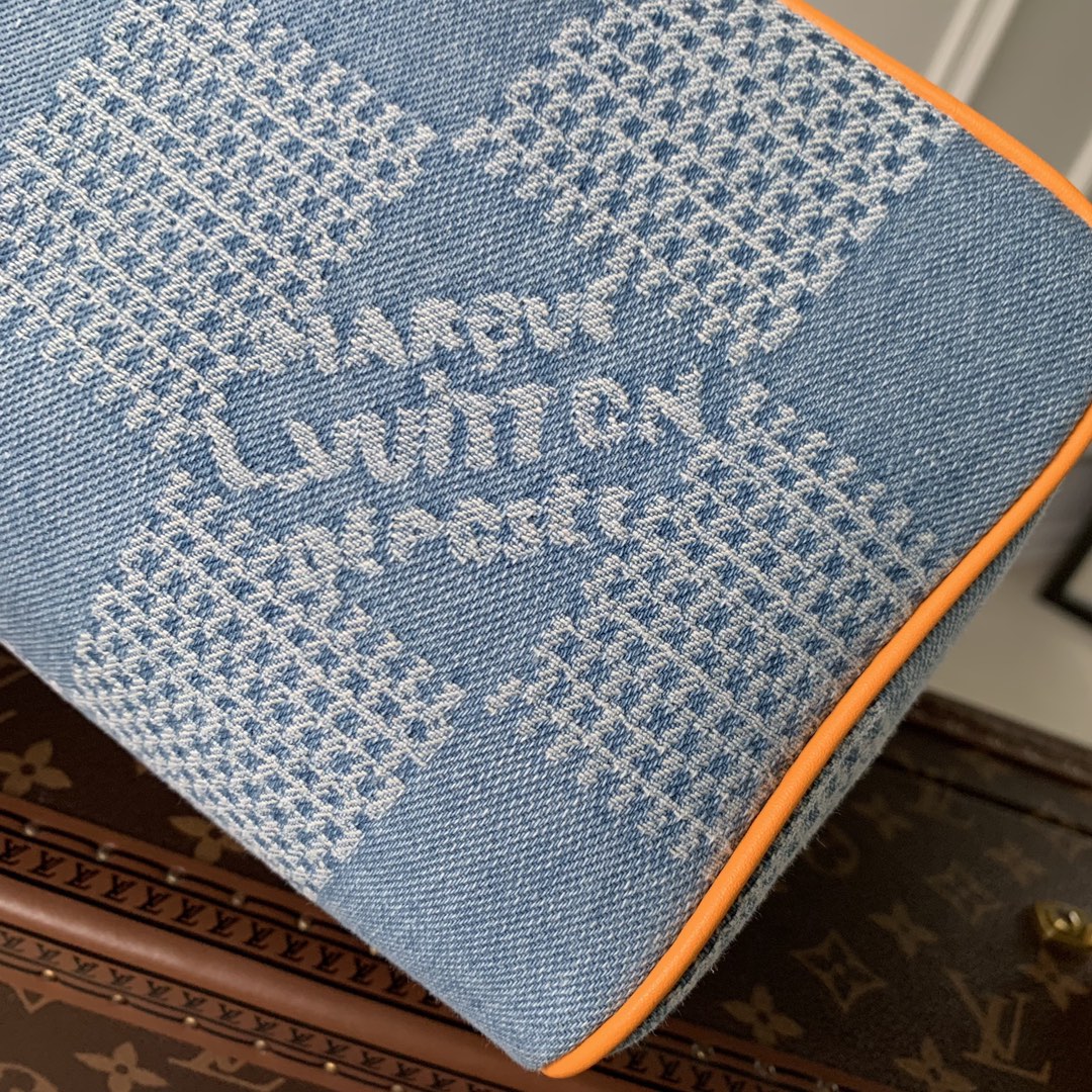 l**is V*t*n locker dopp kit pouch -23 x 13 x 12cm