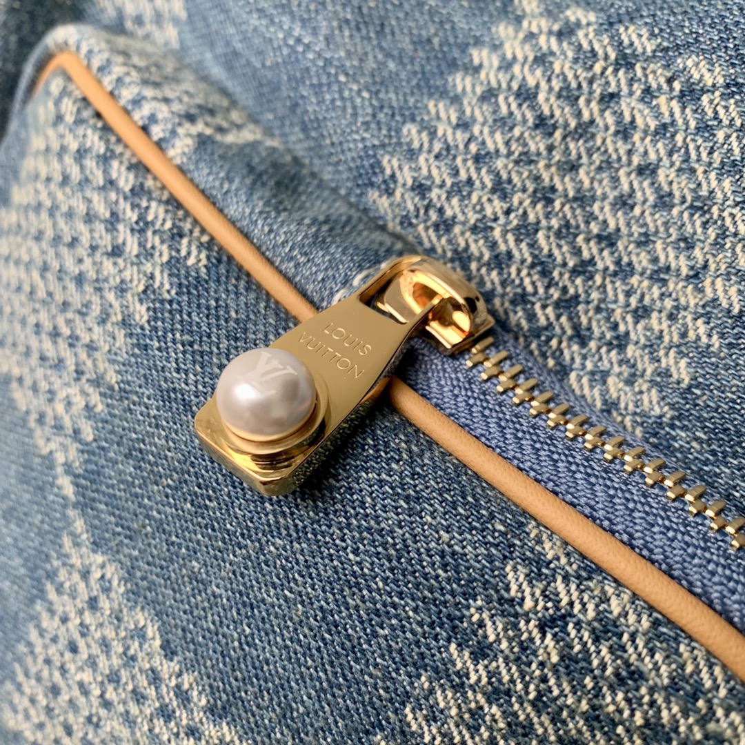 l**is V*t*n montsouris backpack-32 x 40 x 19cm