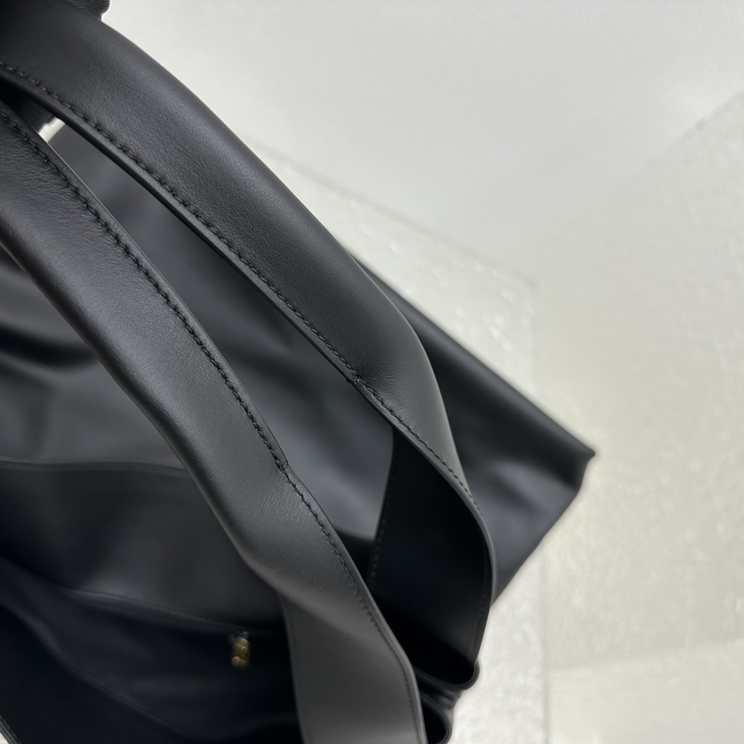 MiuMiu 2024SS Hobo Tote-38.5*11*39CM