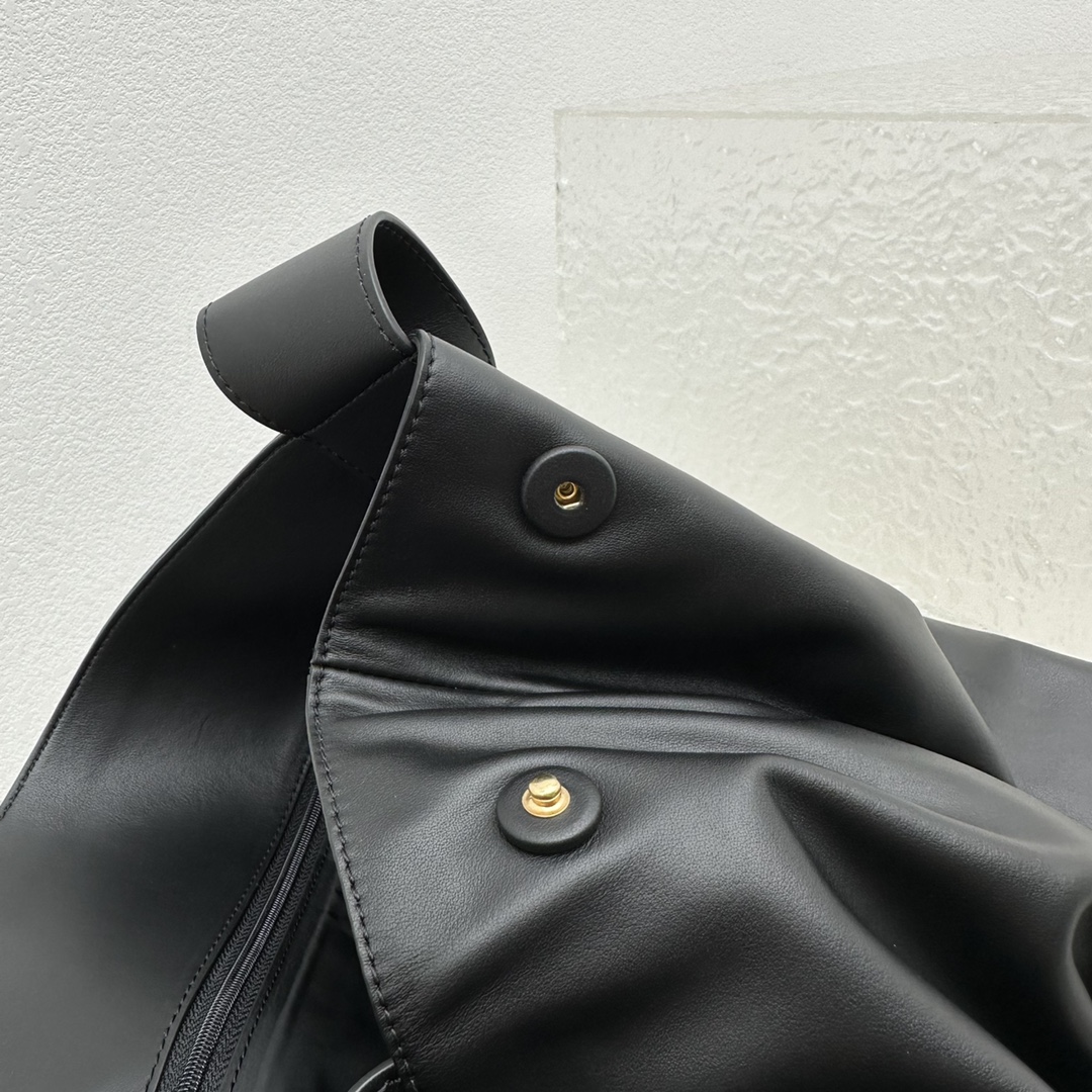 MiuMiu 2024SS Hobo Tote-38.5*11*39CM