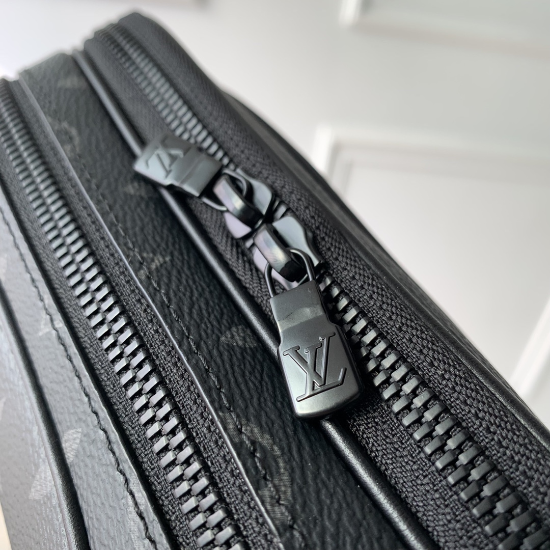 l**is V*t*n neo alpha bag- m8254-11.0 x 18.5 x 6.5cm