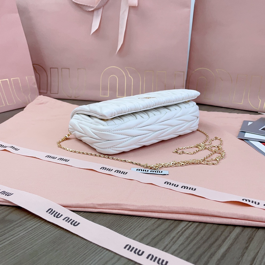 MiuMiu Leather Matelassé Mini Shoulder Bag-18 X9.5 X 4CM