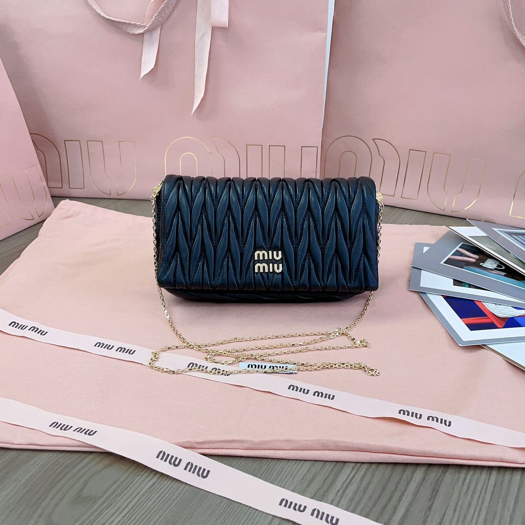 MiuMiu Leather Matelassé Mini Shoulder Bag-18 X9.5 X 4CM