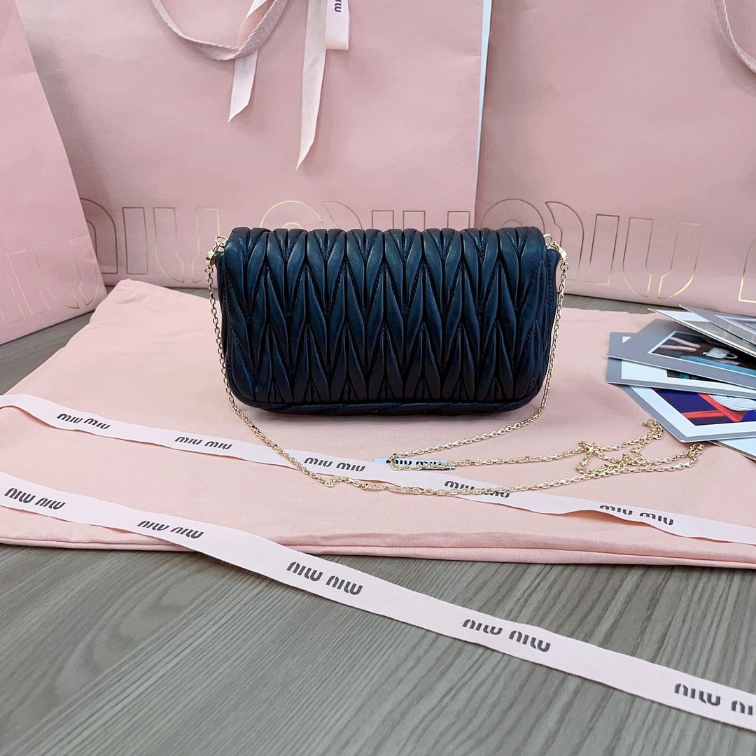 MiuMiu Leather Matelassé Mini Shoulder Bag-18 X9.5 X 4CM