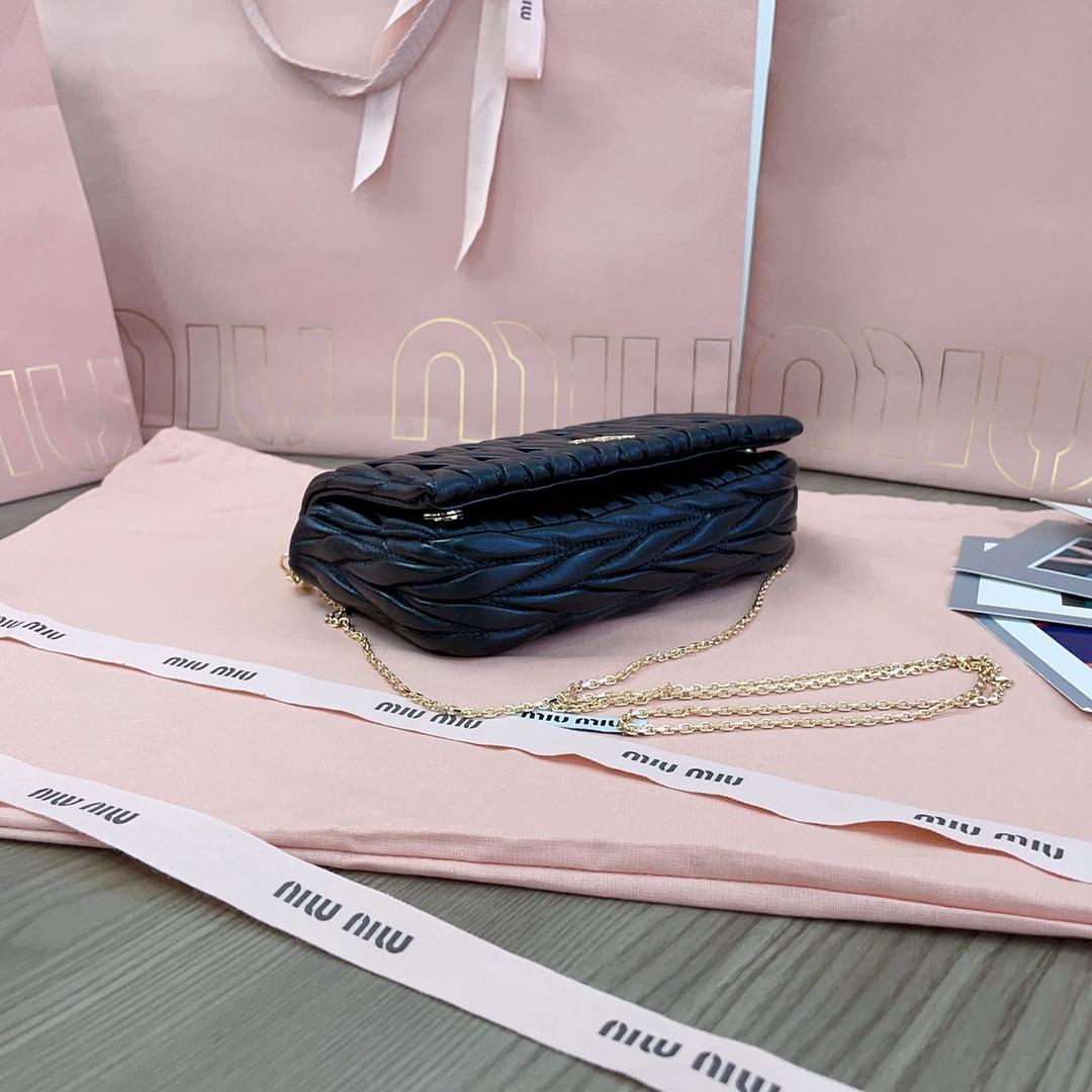 MiuMiu Leather Matelassé Mini Shoulder Bag-18 X9.5 X 4CM