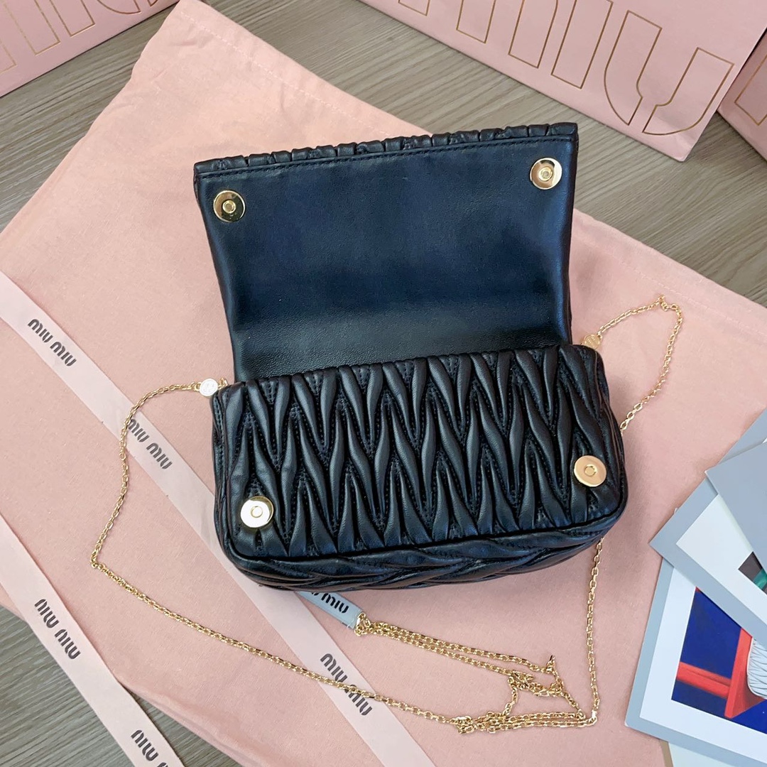 MiuMiu Leather Matelassé Mini Shoulder Bag-18 X9.5 X 4CM