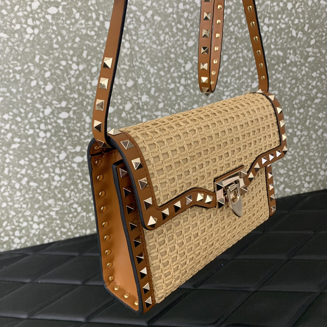 Valentino Rockstud Shoulder Bag In Woven Raffia-22.5*15.5*6CM
