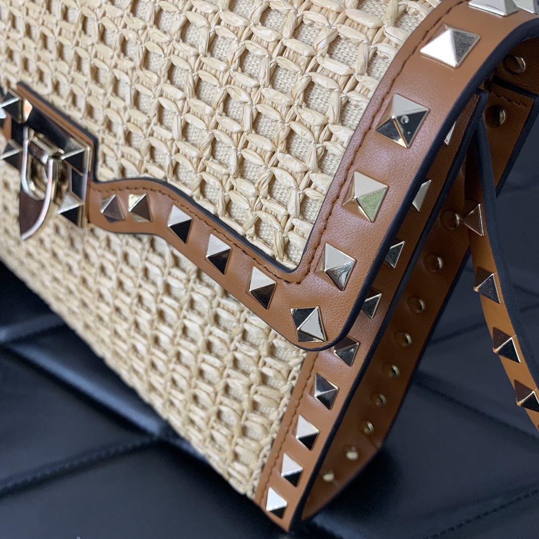 Valentino Rockstud Shoulder Bag In Woven Raffia-22.5*15.5*6CM