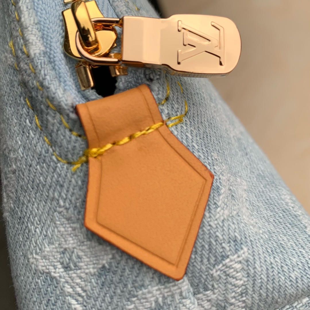 l**is V*t*n pochette cosmétique-19 x 12 x 6cm