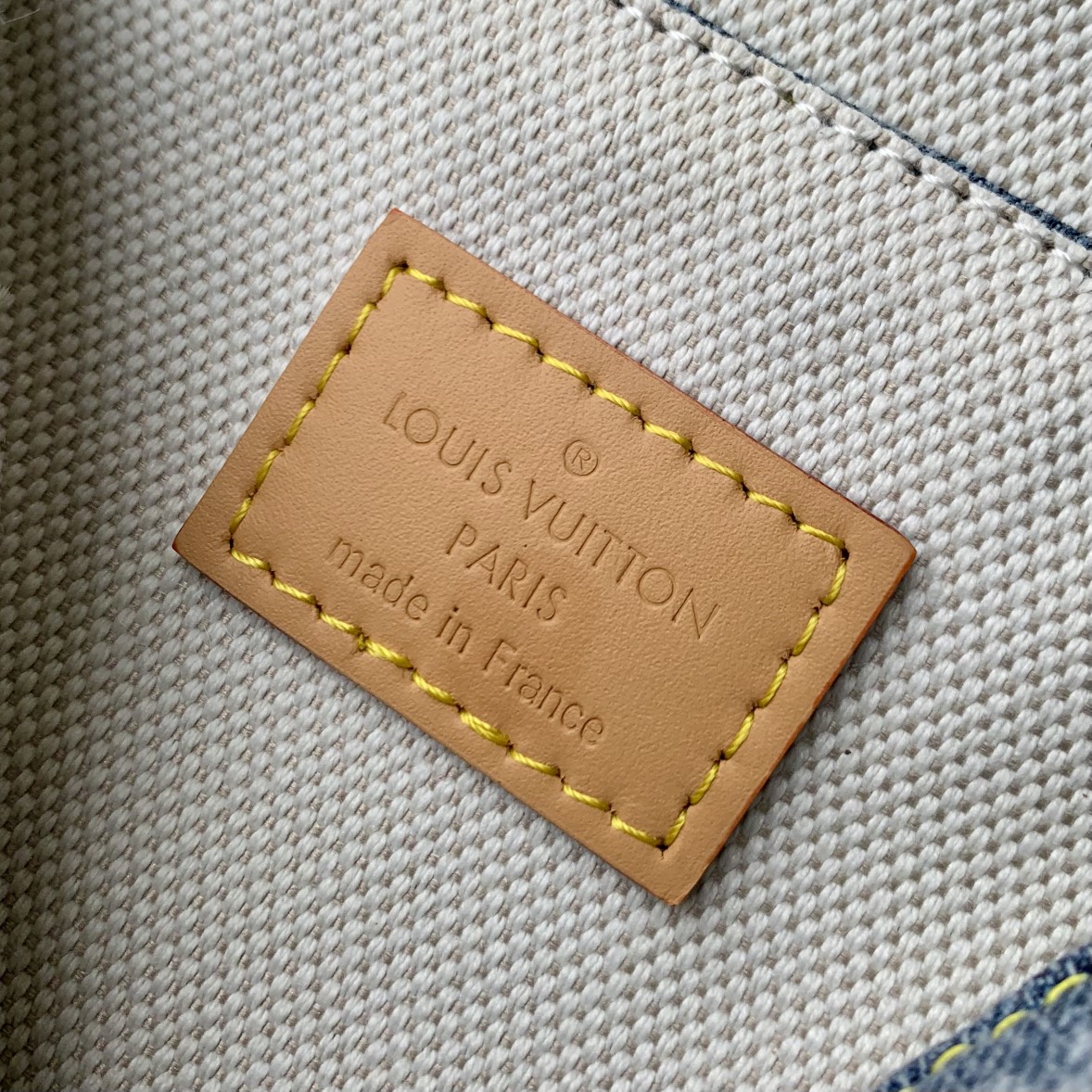 l**is V*t*nsteamer bag-15 x 18 x 7cm