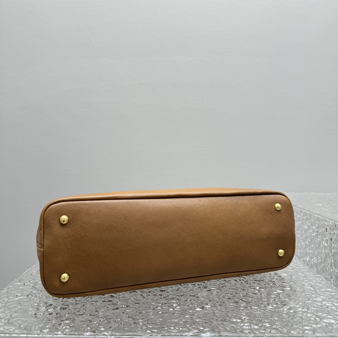 MiuMiu Aventure Nappa Tote-31X40X13CM