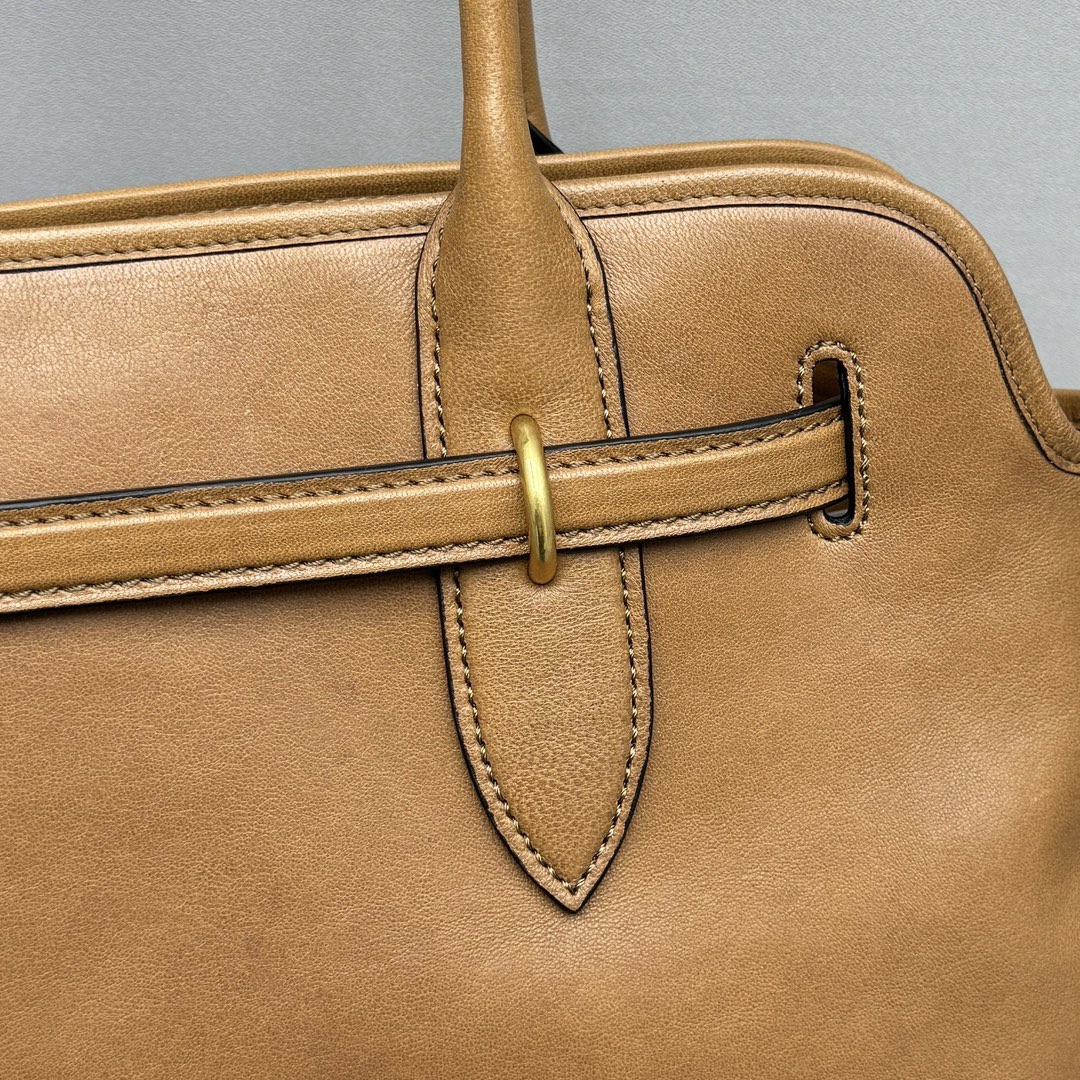 MiuMiu Aventure Nappa Tote-31X40X13CM