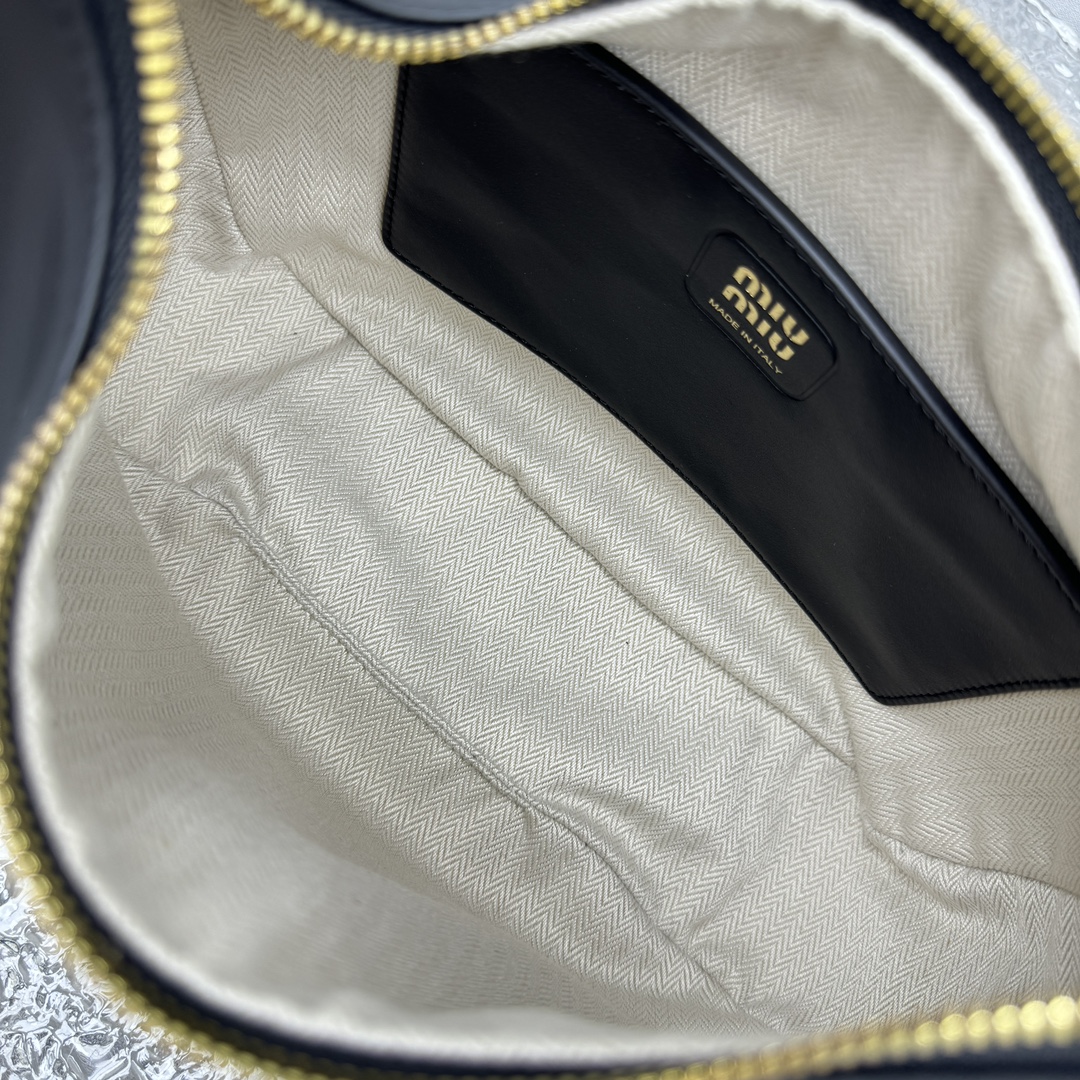 MiuMiu Black Leather Hobo Bag-27*8*20CM