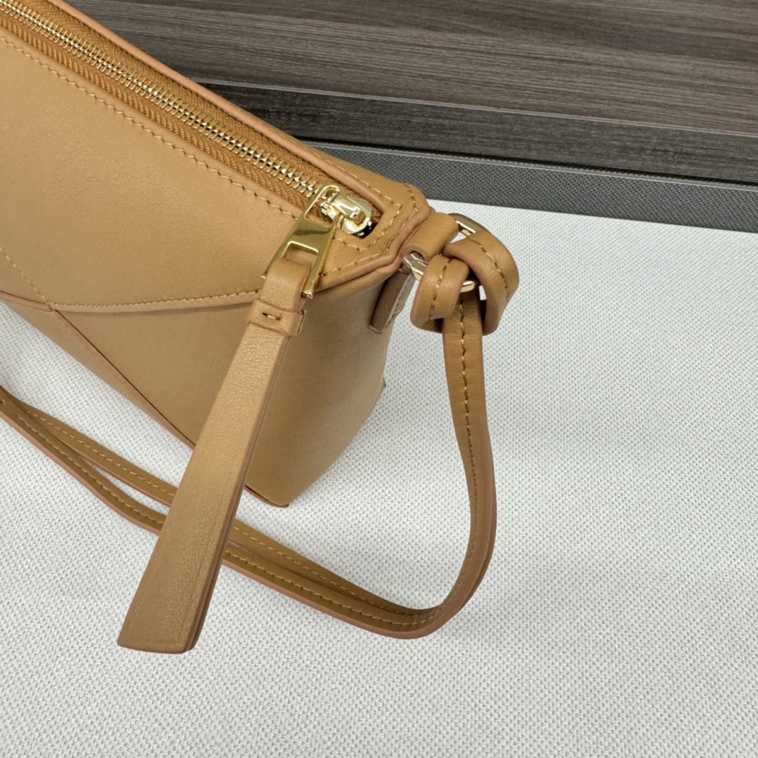 Loewe Puzzle Fold Pouch-23*6.5*15.5CM