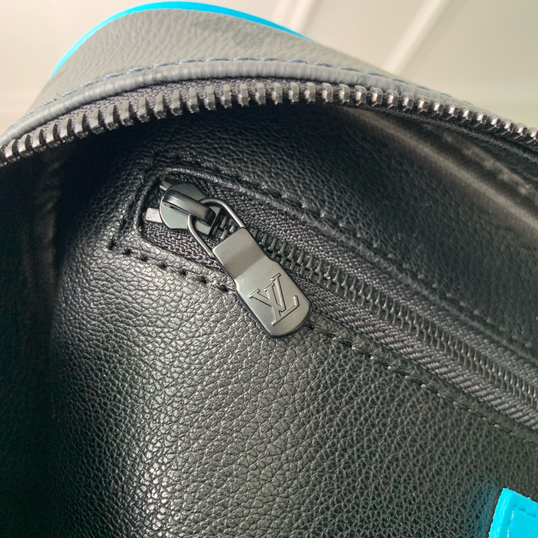 l**is V*t*n cosmetic bag-28*16*13cm