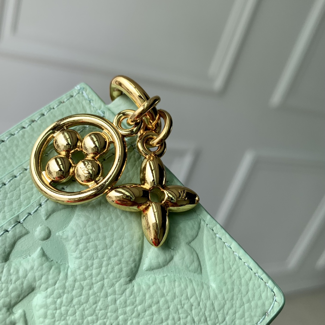 l**is V*t*n wallet-m82132-10.2 x 7.3 x 0.3cm