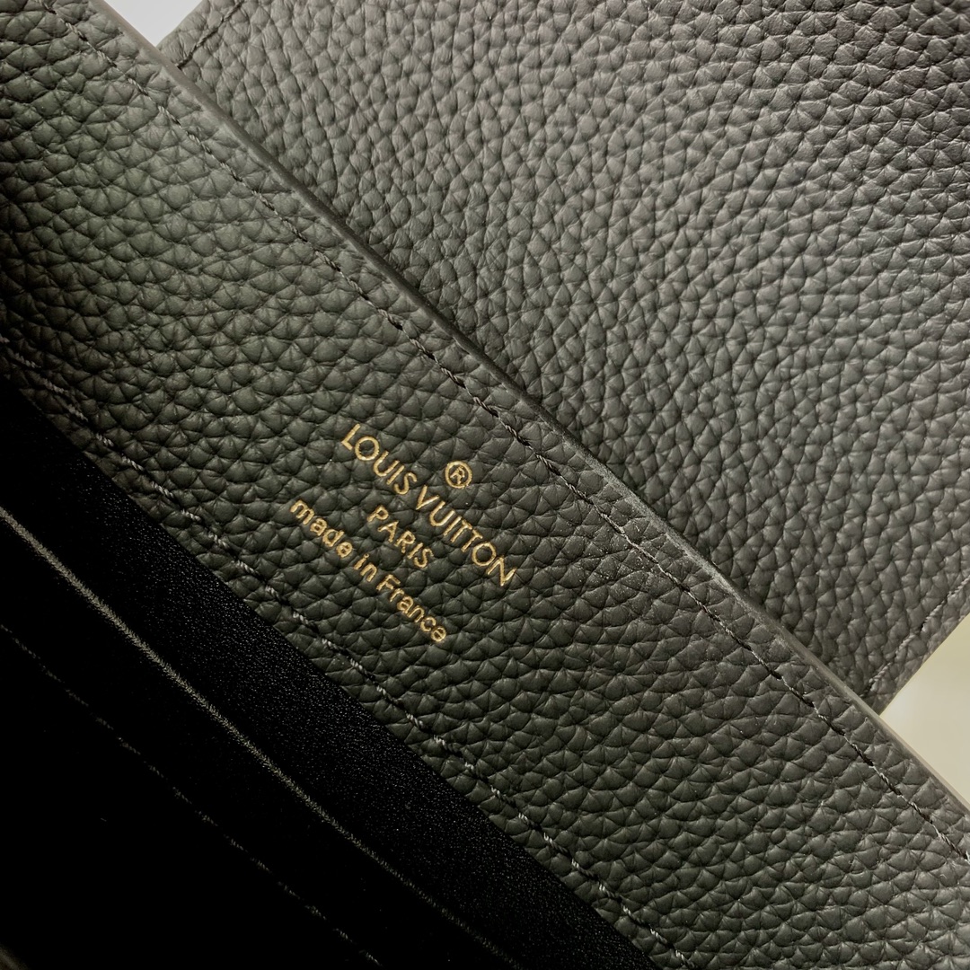 l**is V*t*n capucines handlebag