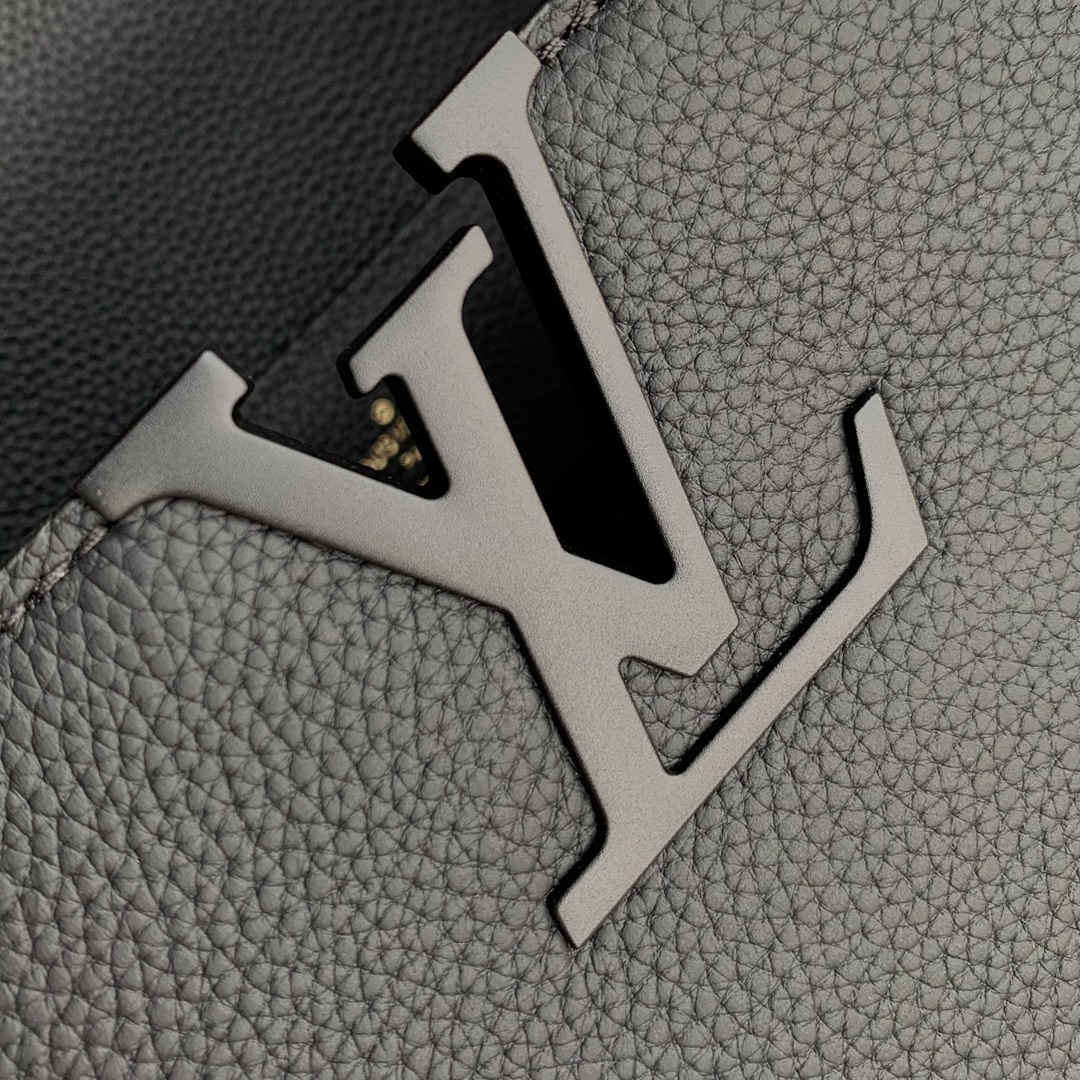 l**is V*t*n capucines handlebag