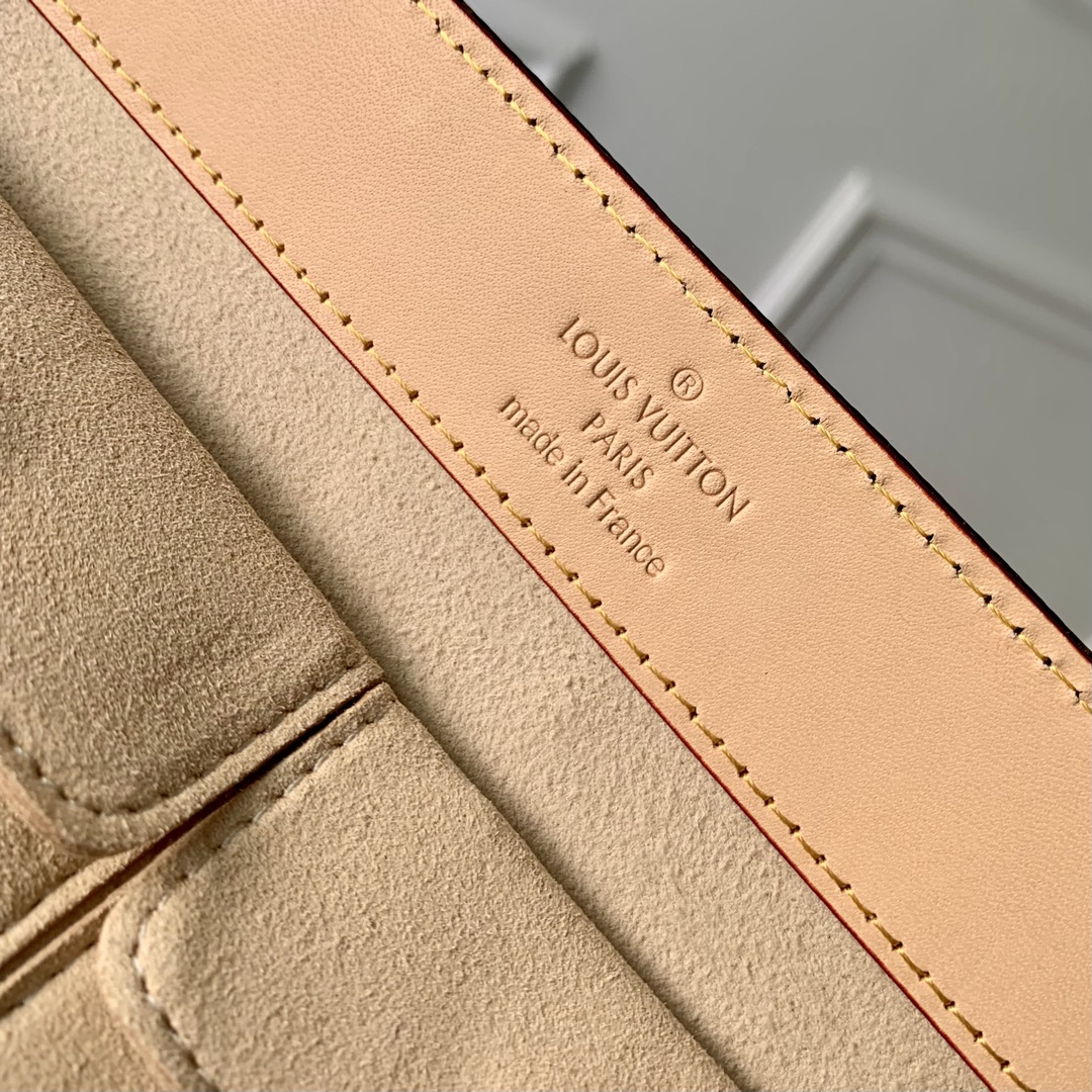 l**is V*t*n jewelry case monogram etui bijou-19*8*8cm