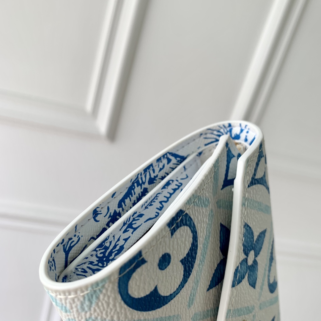 l**is V*t*n victorine by the pool wallet-12 x 9.5 x 2.5cm