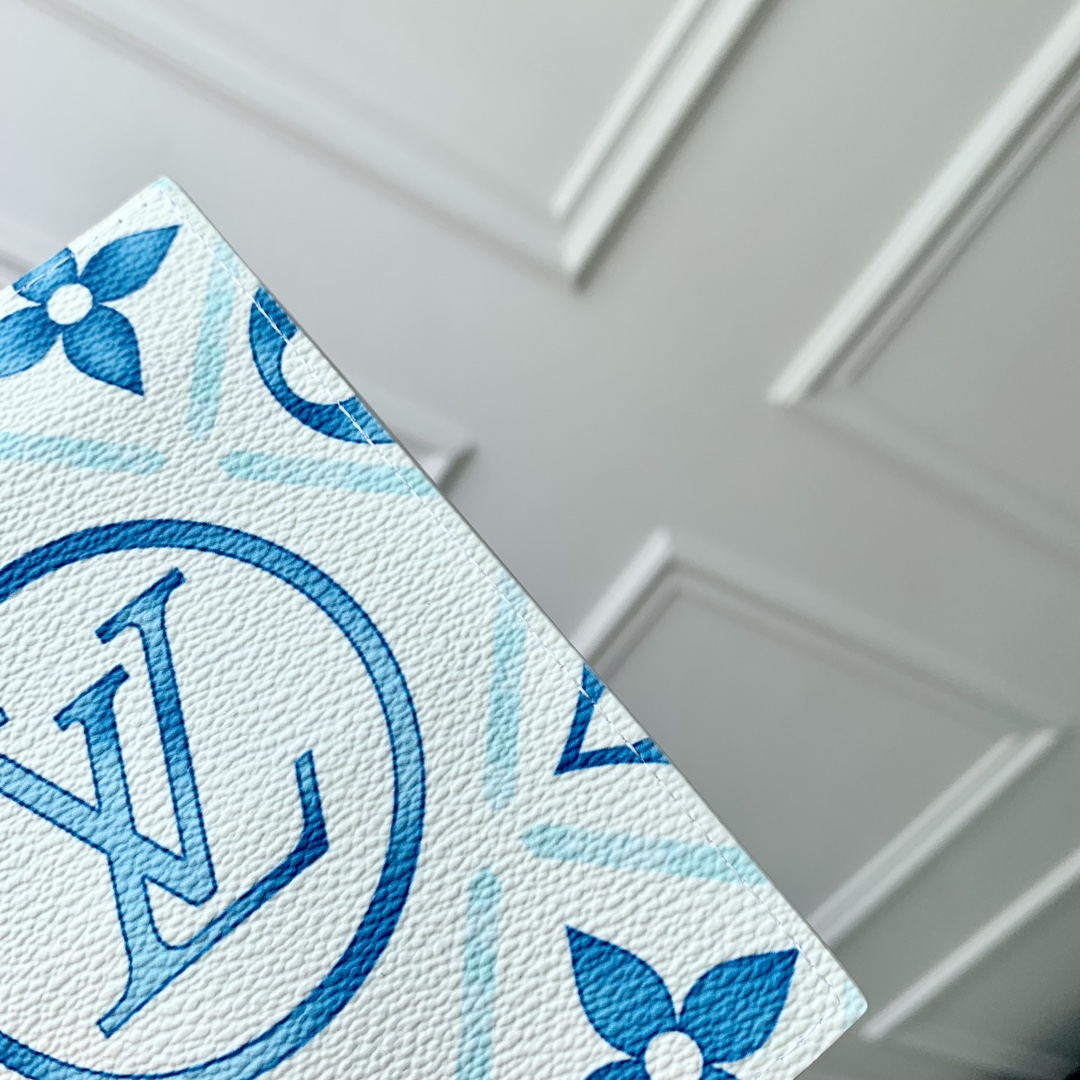 l**is V*t*n by the pool wallet-10 x 14 x 2.5cm