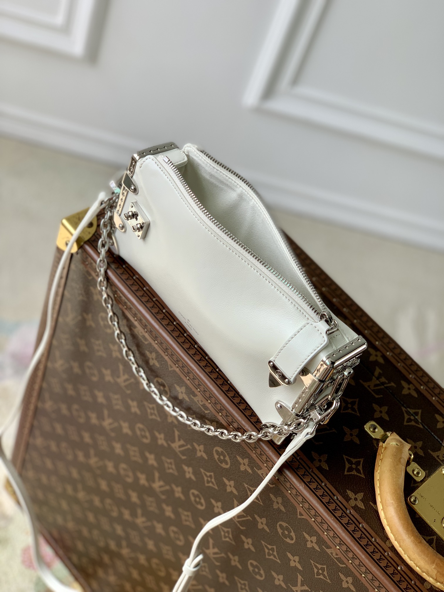 l**is V*t*n slim trunk--m25445-23 x 12 x 4cm