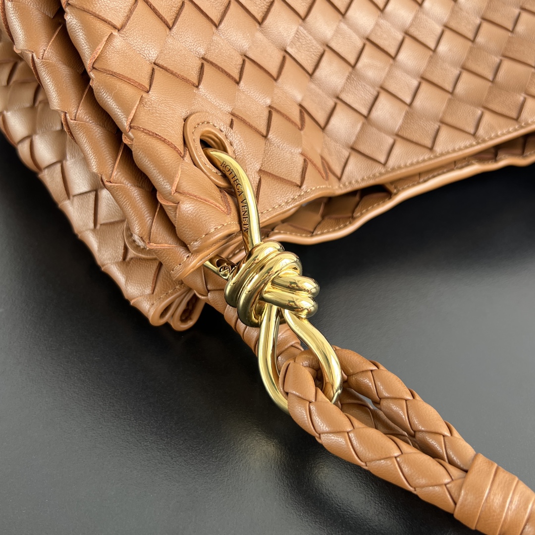 Bo*te*ga ve*ne*ta intrecciato tote-30x26x20cm