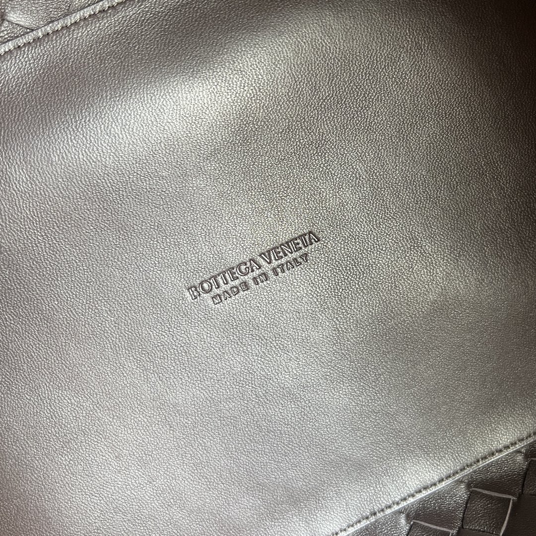 Bo*te*ga ve*ne*ta intrecciato tote-30x26x20cm