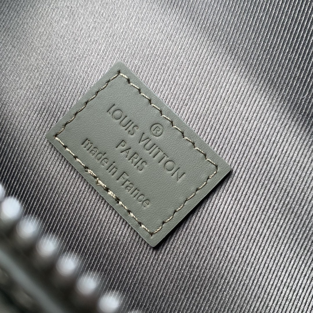 l**is V*t*n pilot bag-m83563-20 x 12 x 5.5cm