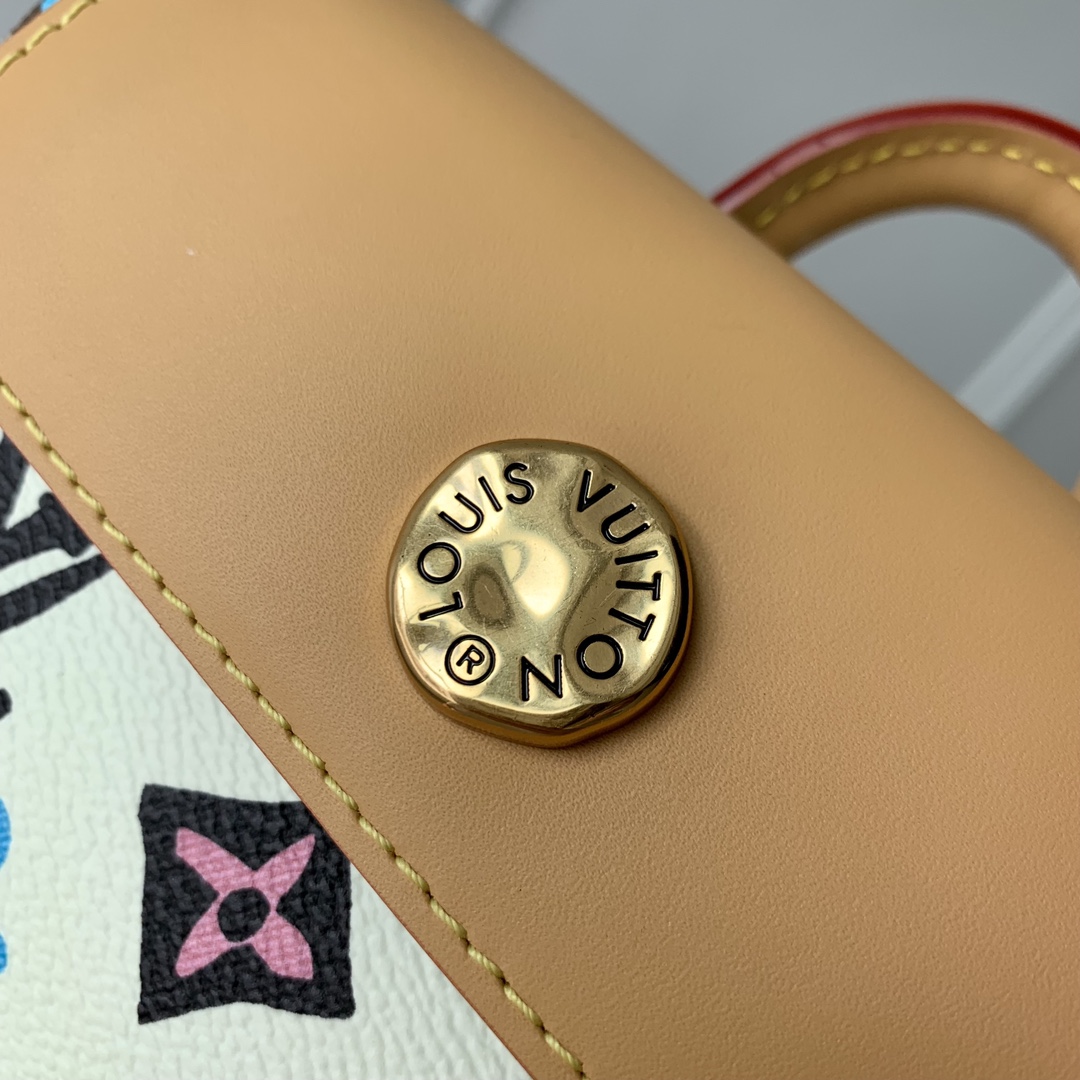 l**is V*t*n nano steamer bag-15 x 18 x 7cm