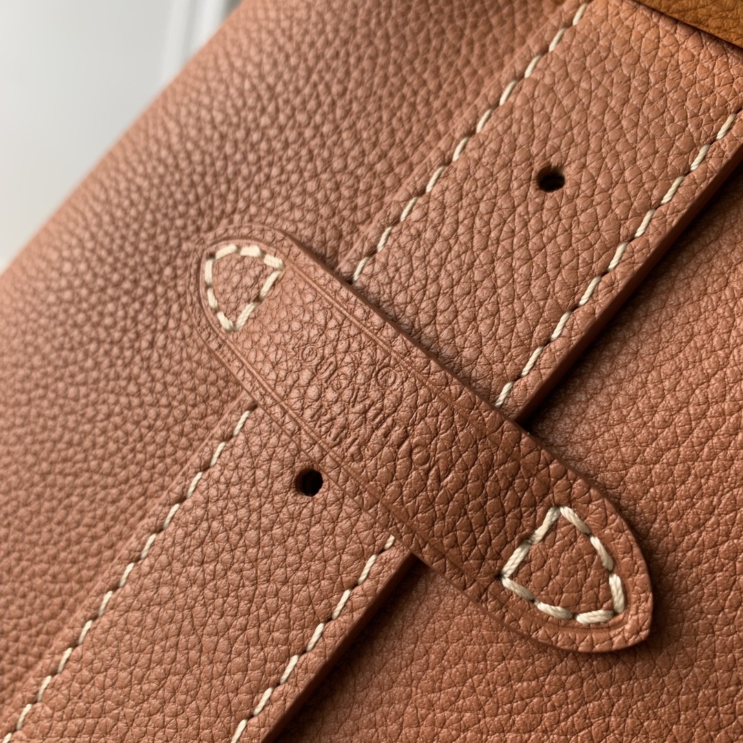 l**is V*t*n low key hobo-m25352-24 x 28 x 16cm