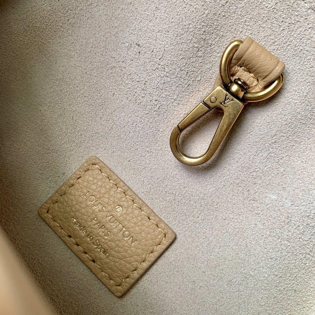 l**is V*t*n low key hobo-m25352-24 x 28 x 16cm