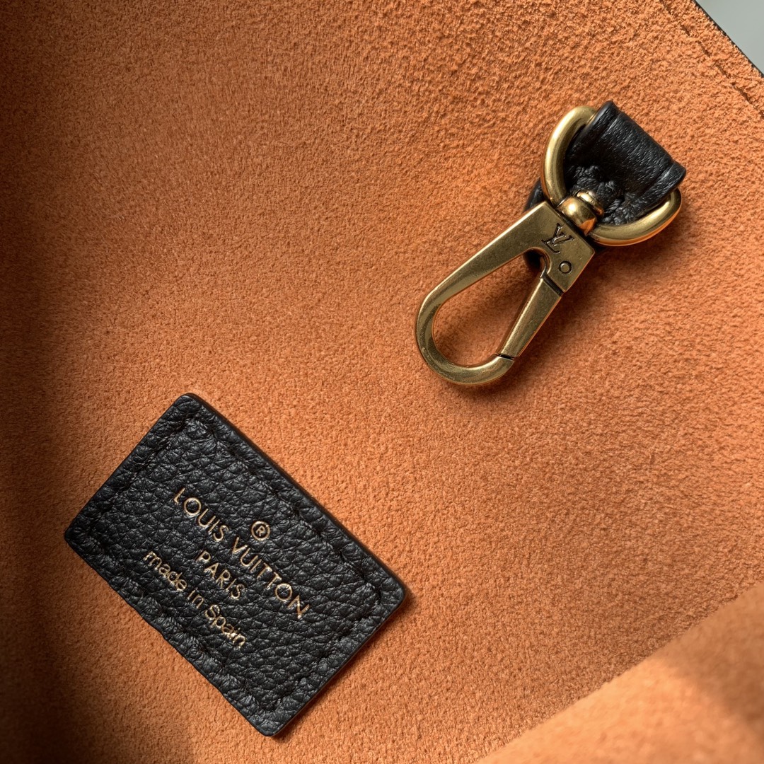 l**is V*t*n low key hobo-m25352-24 x 28 x 16cm