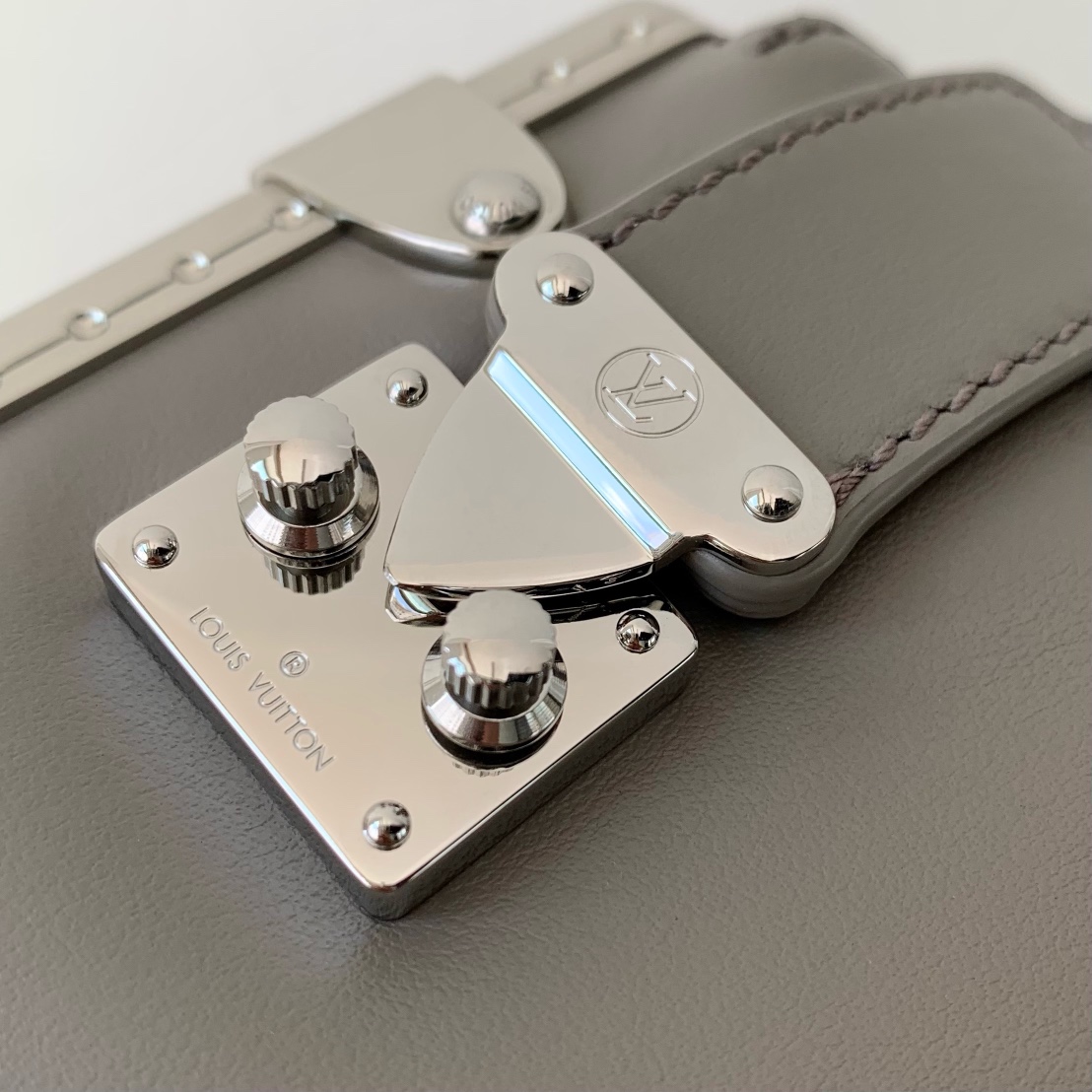 l**is V*t*n slim trunk--m25445-23 x 12 x 4cm