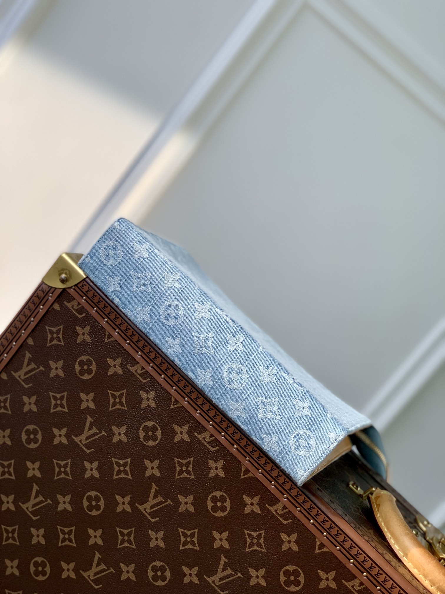 l**is V*t*n pochette accessoires-26x20cm