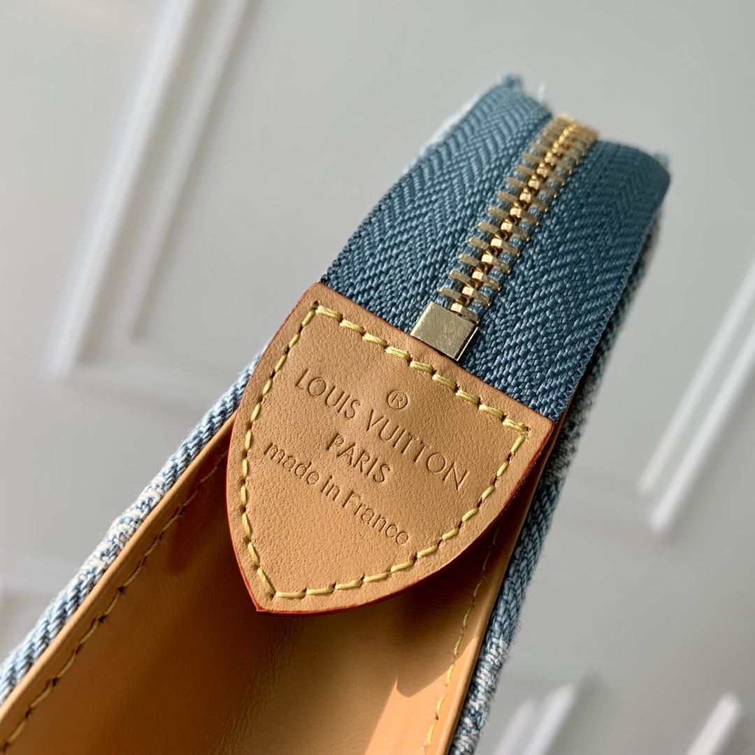 l**is V*t*n pochette accessoires-26x20cm