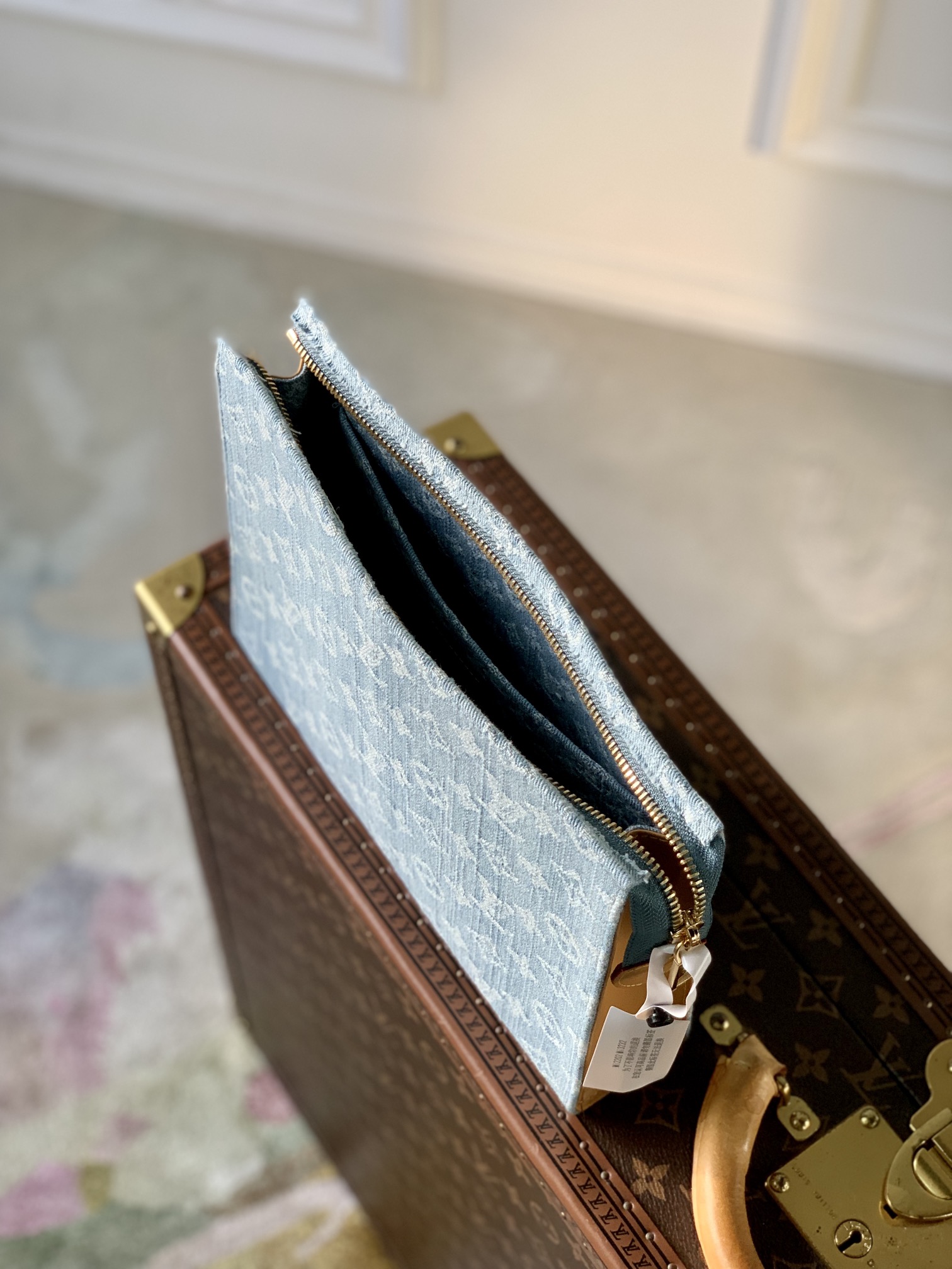 l**is V*t*n pochette accessoires-26x20cm