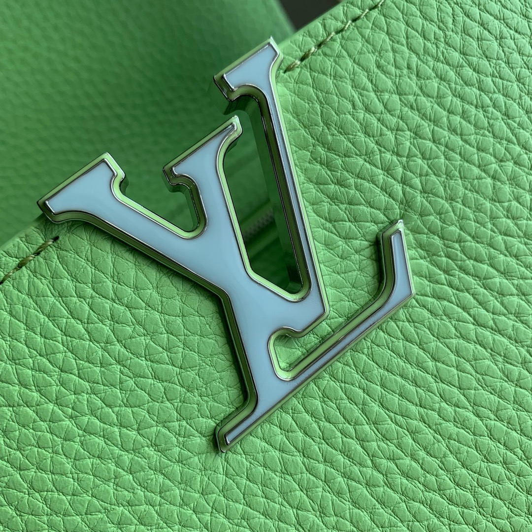 l**is V*t*n capucines handlebag