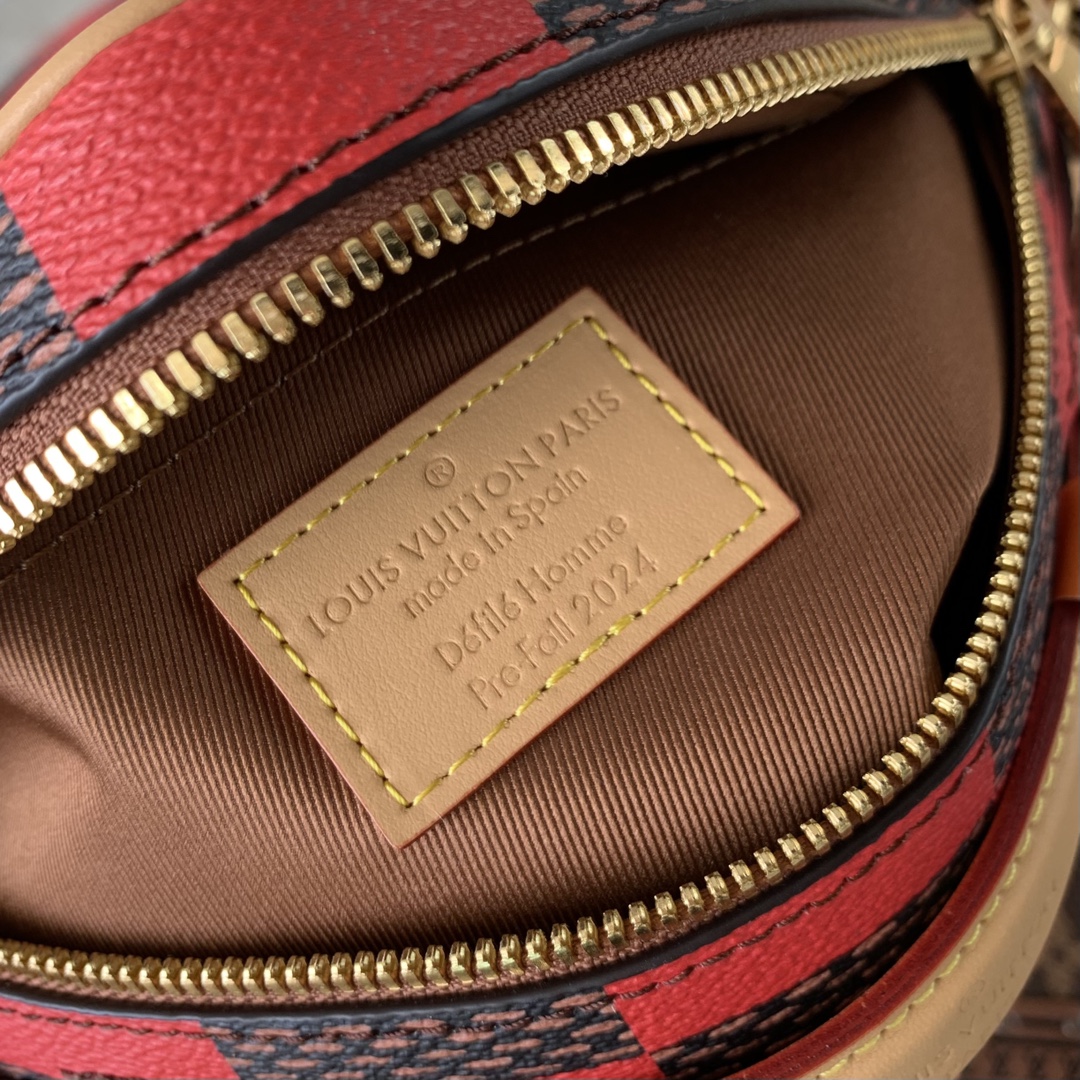 l**is V*t*n chess messenger bag-24 x 24 x 8cm