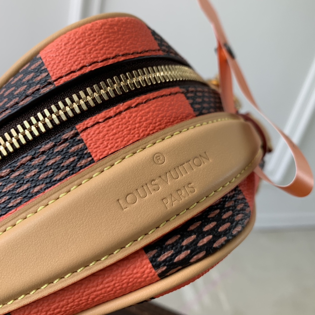 l**is V*t*n chess messenger bag-24 x 24 x 8cm