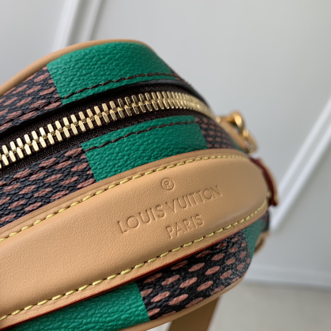 l**is V*t*n chess messenger bag-24 x 24 x 8cm