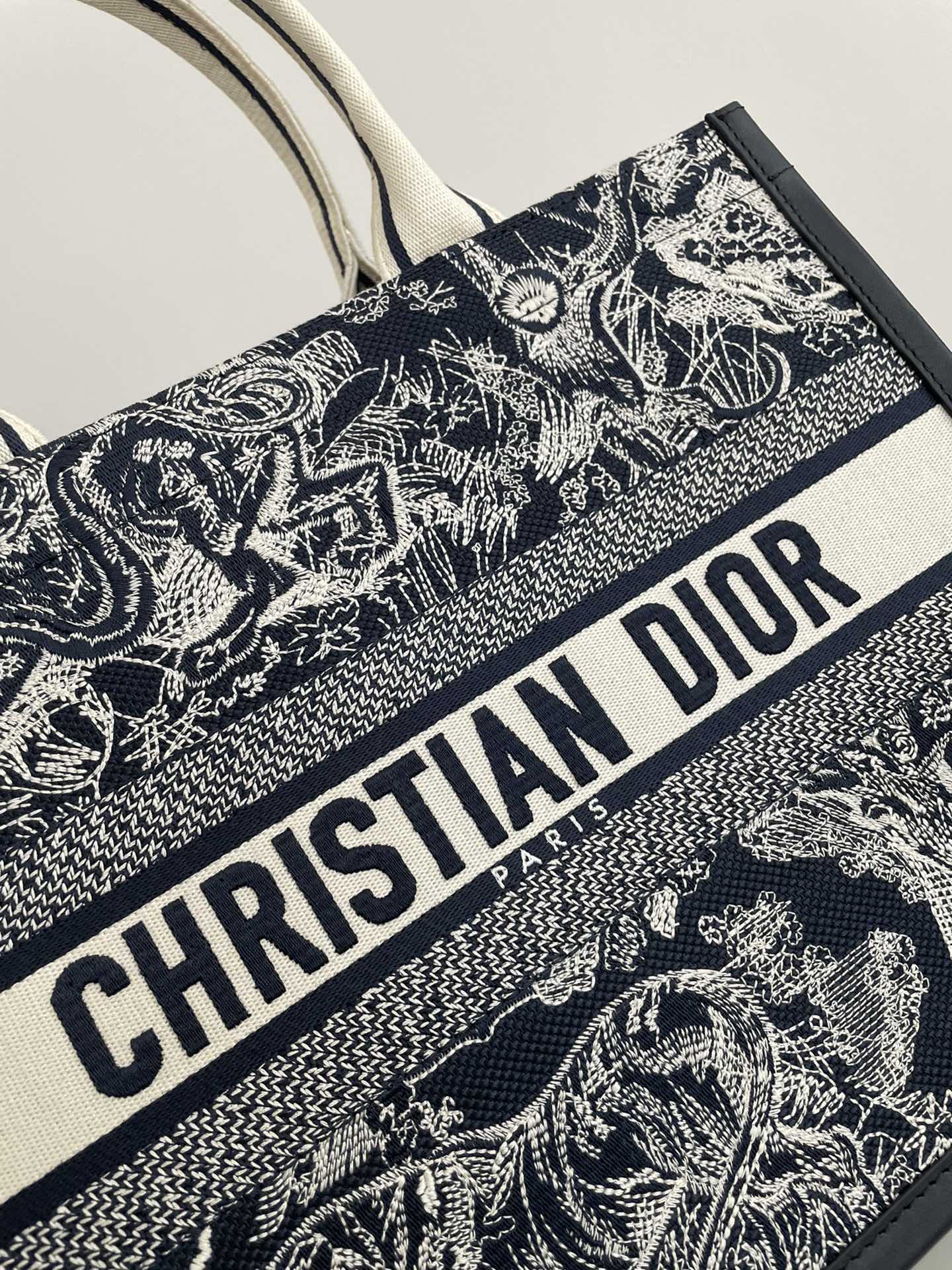 D*or small book tote-36.5cm