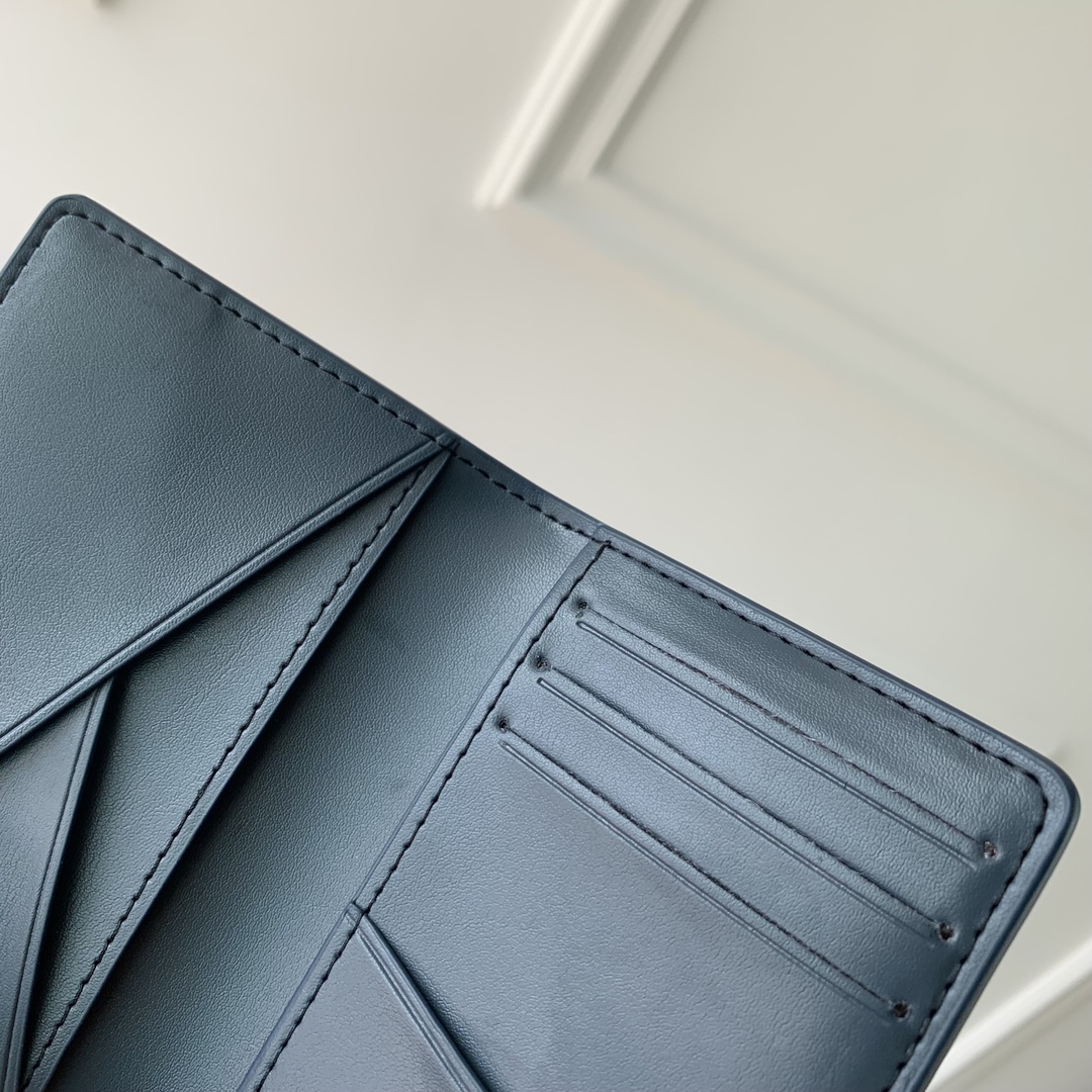 l**is V*t*n wallet-m11524-7.5 x 11.1 x 1cm