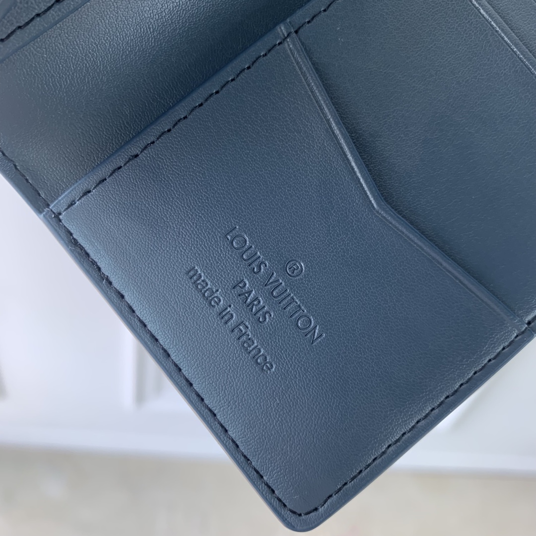 l**is V*t*n wallet-m11524-7.5 x 11.1 x 1cm