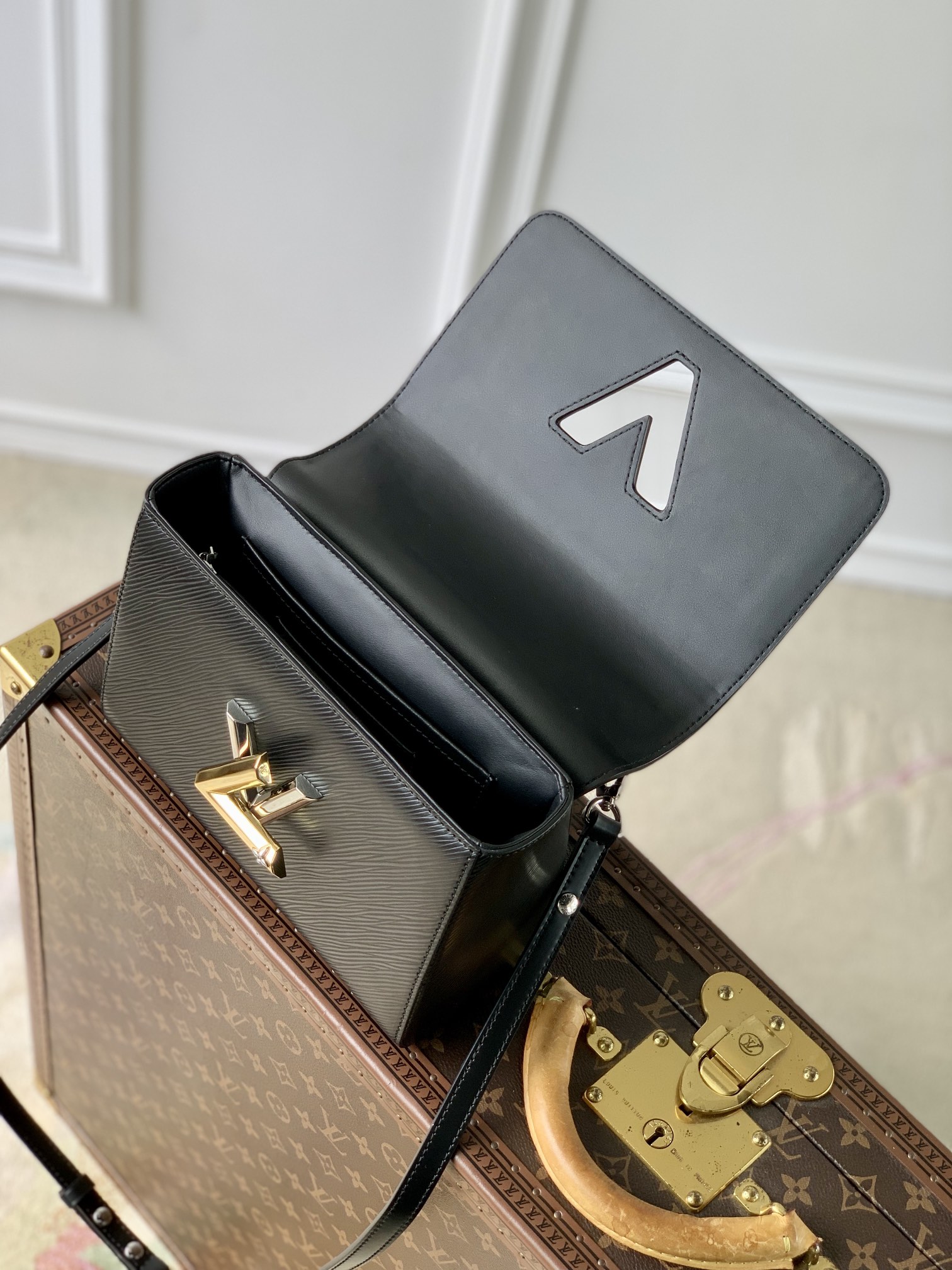 l**is V*t*n twist mm bloom bag-23*17*9.5cm