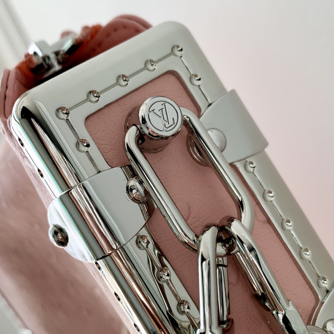 l**is V*t*n slim trunk--m25445-23 x 12 x 4cm