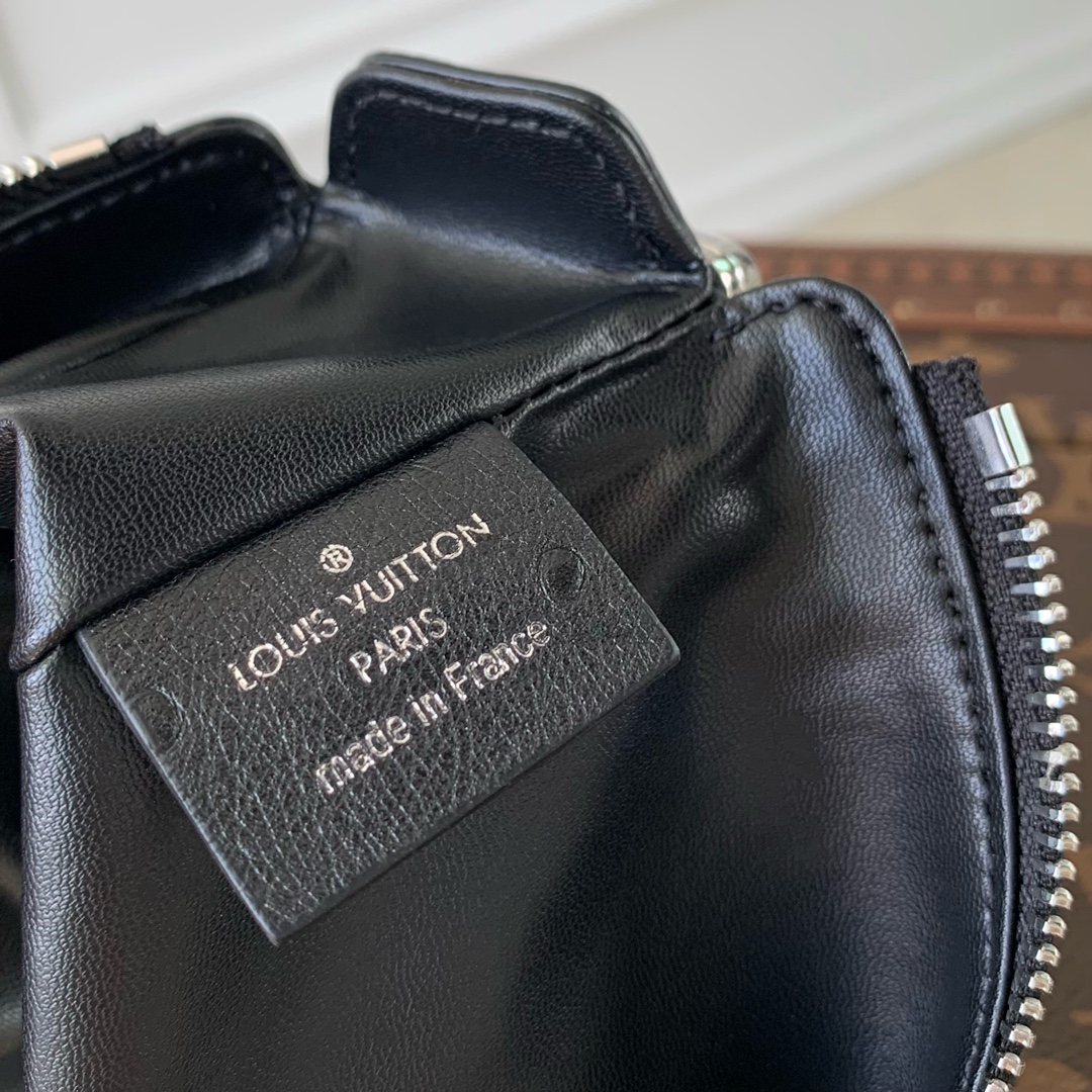 l**is V*t*n slim trunk--m25445-23 x 12 x 4cm