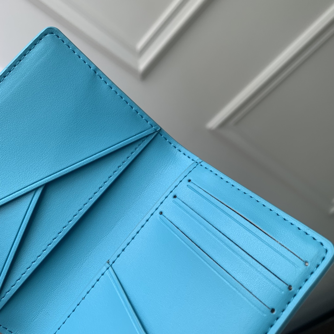 l**is V*t*n wallet- m1150-7.5*11.5*1cm